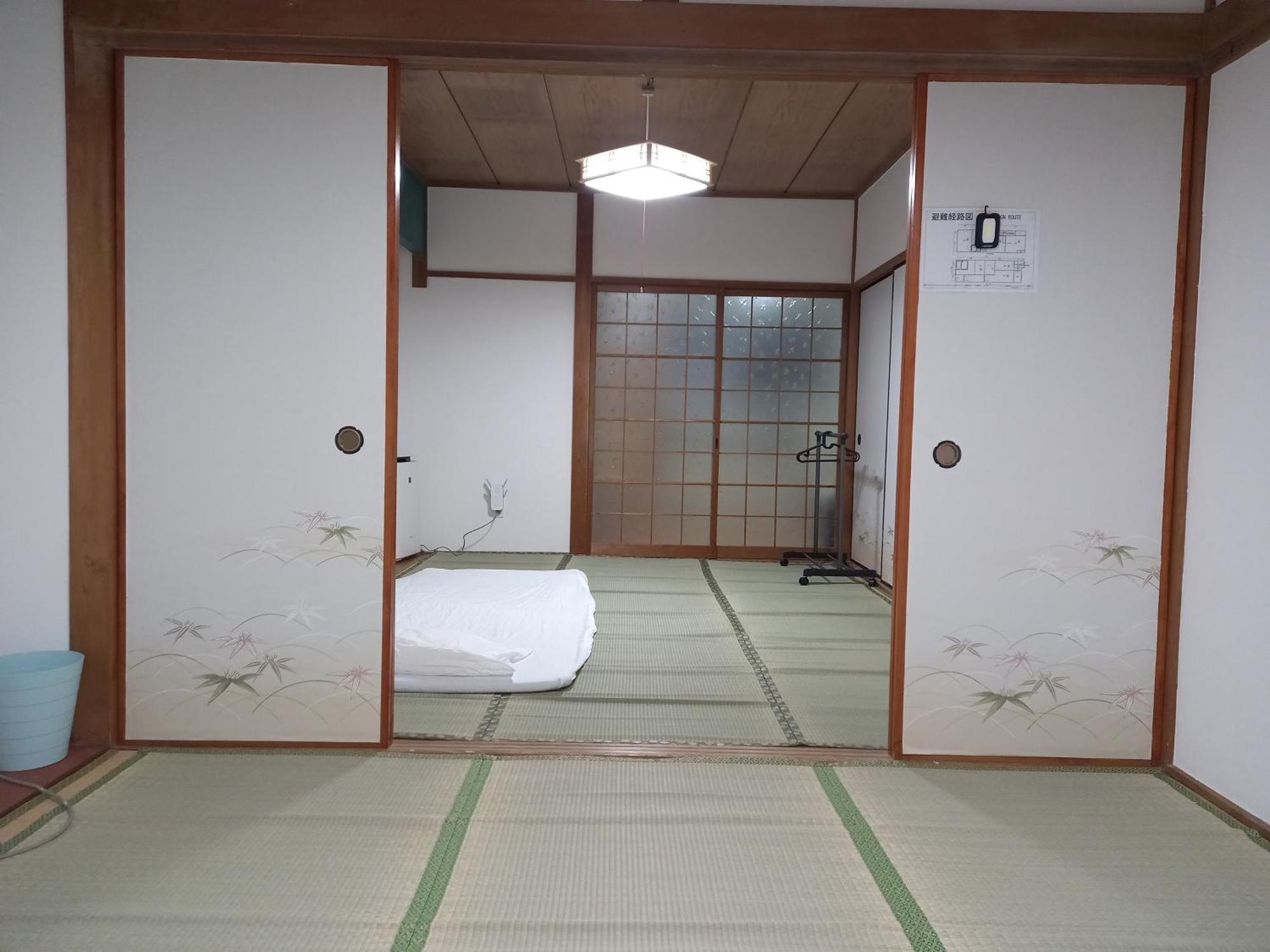 Lucky House Guest House โอซาก้า ภายนอก รูปภาพ
